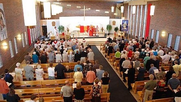 Почему людей в церкви становится меньше